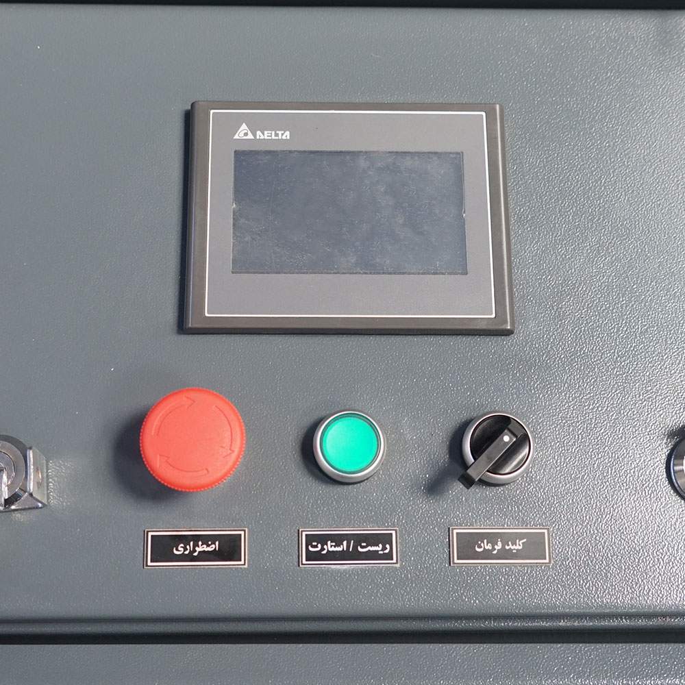پنل کنترل با نمایشگر HMI دلتا و کلیدهای فرمان دستگاه شیرینگ پک